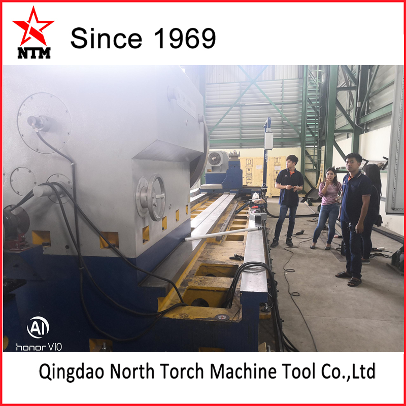 我司工程師成功完成我司生產(chǎn)的重型機(jī)械臥式車床CG61200*8000/40T 的安裝，調(diào)試與培訓(xùn)